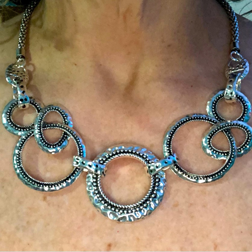 Silver Metallic Necklace NWOT